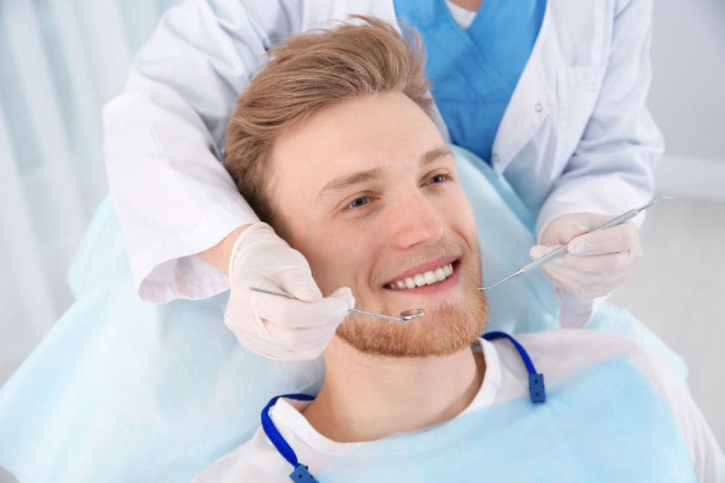 Patient with healthy teeth